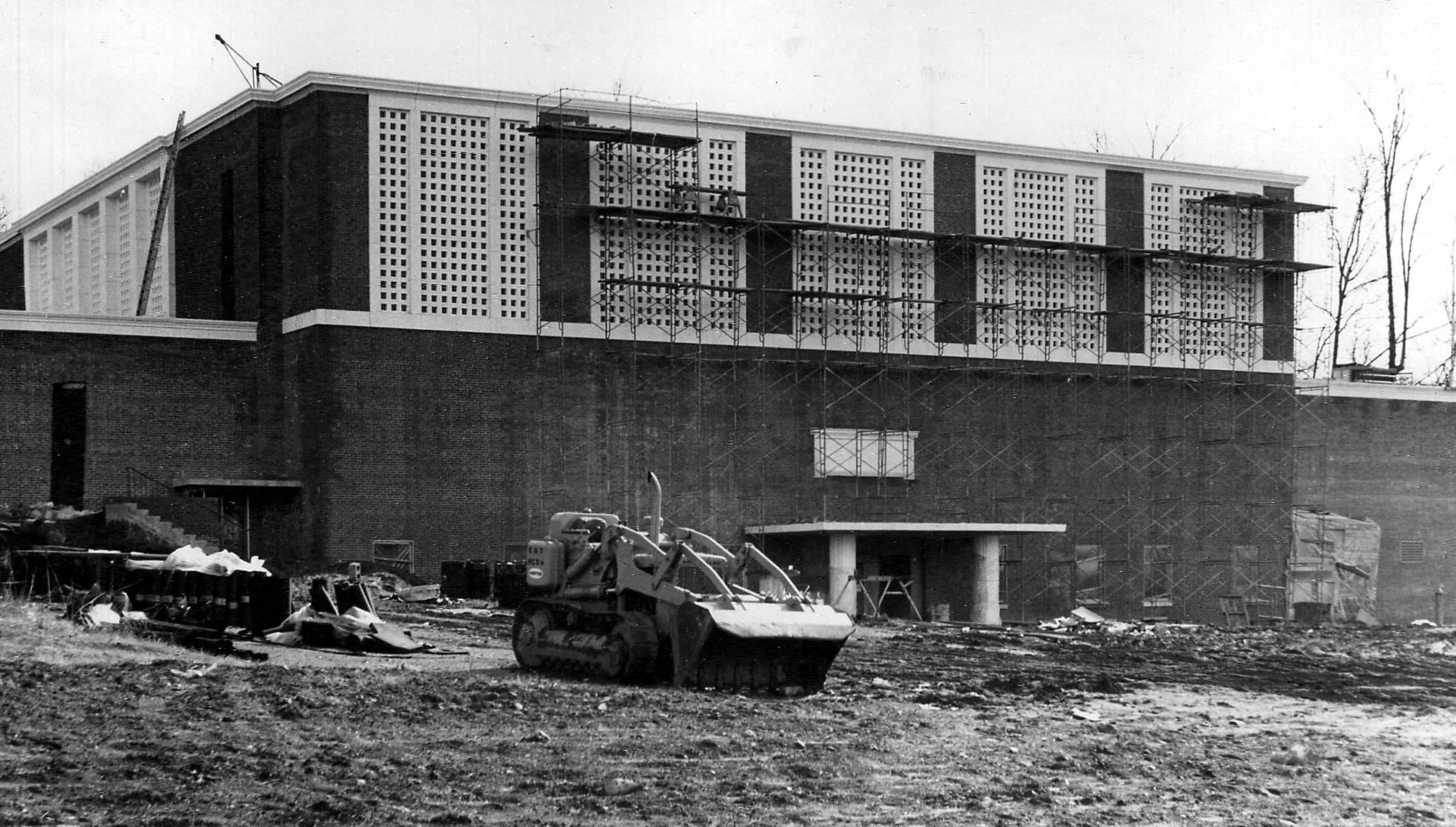 1969-01-26 LC gym nears completion